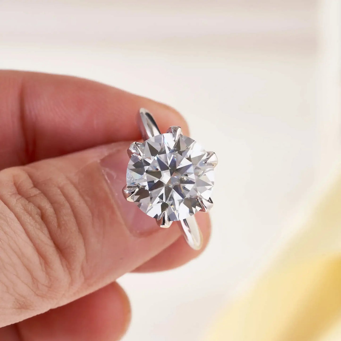 Regina- Moissanite Anello