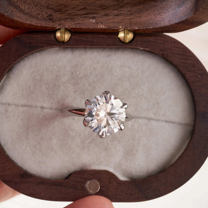 Regina- Moissanite Anello