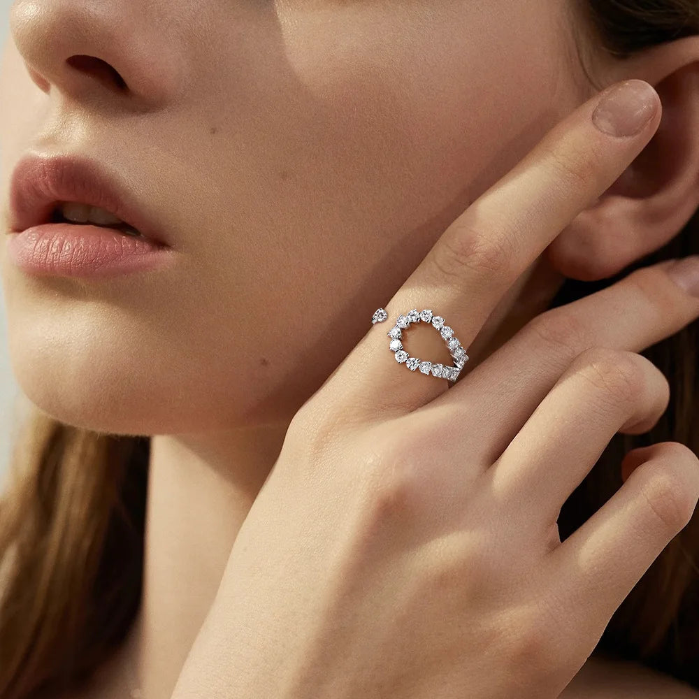 Ana - Anello in Moissanite L’eleganza del diamante