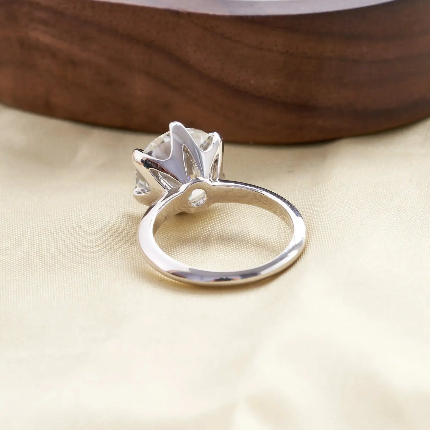 Regina- Moissanite Anello