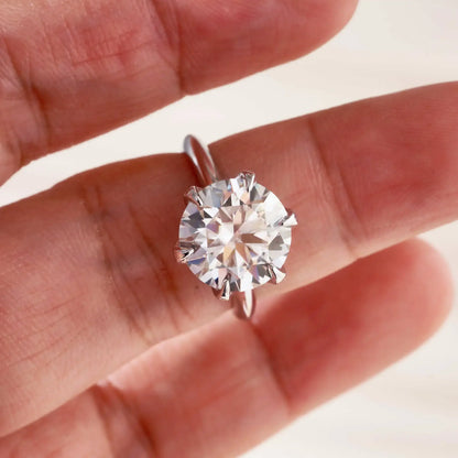Regina- Moissanite Anello