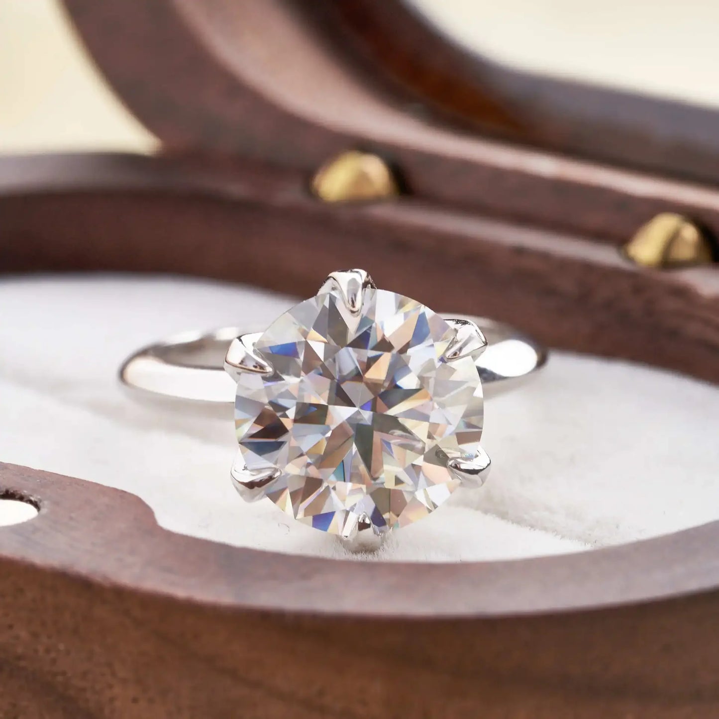 Regina- Moissanite Anello